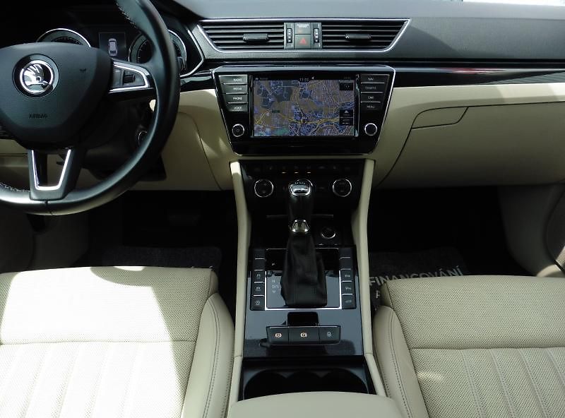 Škoda Superb III Combi 2.0 TSi Laurin & Kle - fotka 14 z 18