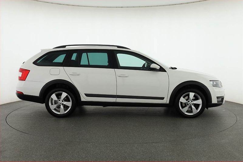 Škoda Octavia (2015) Scout 2.0 TDI, 4X4, Automat - fotka 6 z 19