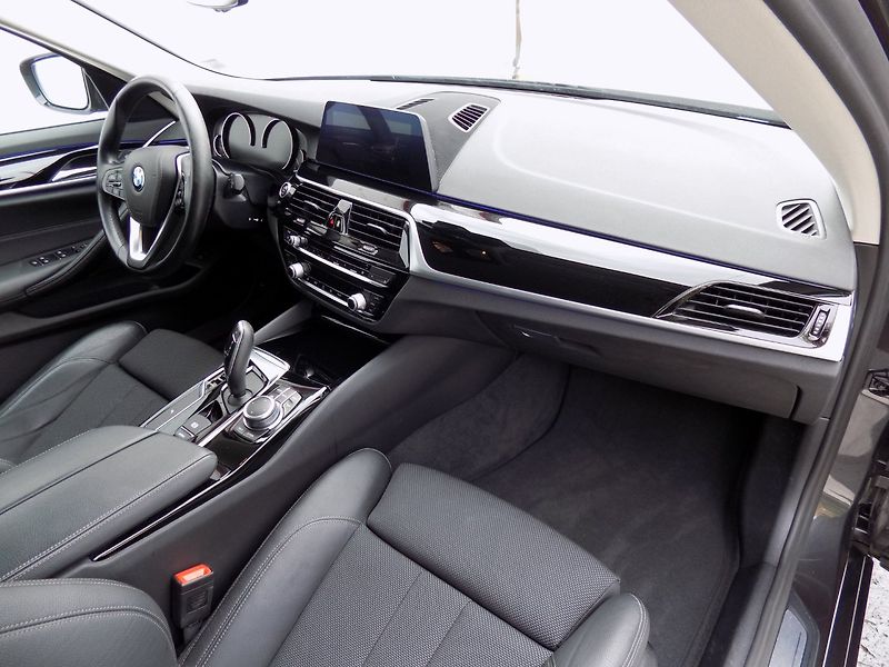 BMW Řada 5 (2019) 530d/Sport-Line/Full-Led/ - fotka 17 z 35