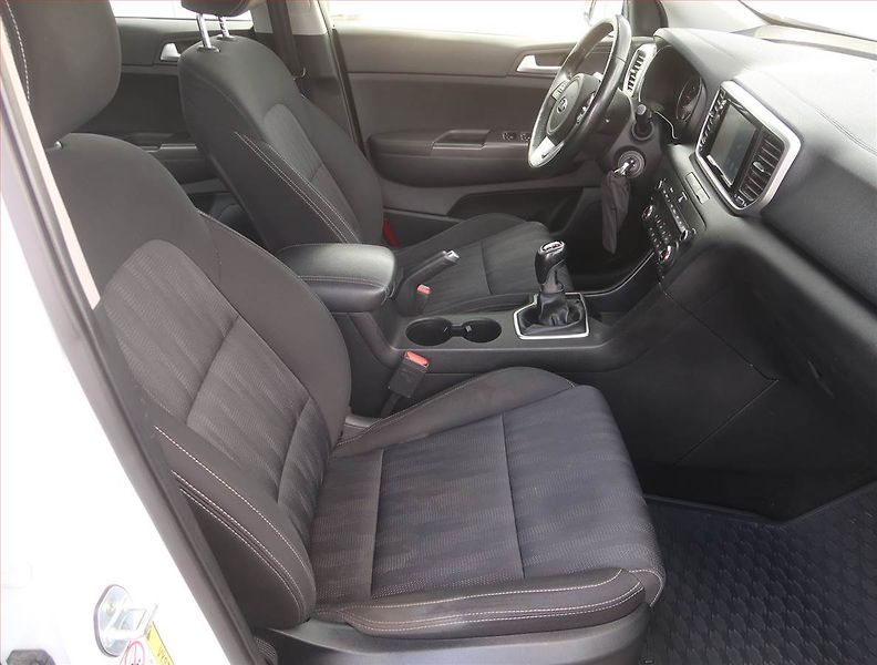 Kia Sportage (2019) 1.6 GDI, Navi, Tempomat - fotka 9 z 18
