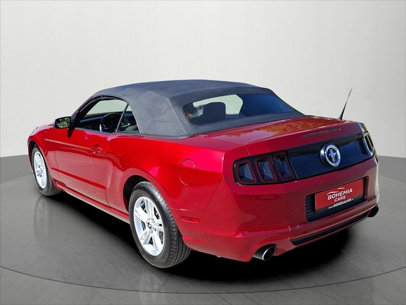Ford Mustang 3,7 V6 227 Kw cabrio - fotka 7 z 21