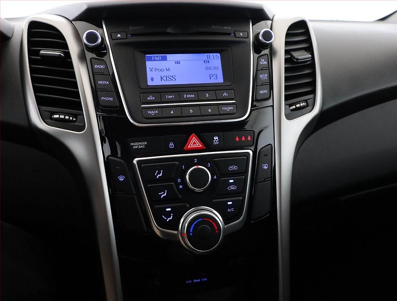 Hyundai i30 (2014) Trikolor 1.4 CVVT, Serv.kniha - fotka 10 z 15