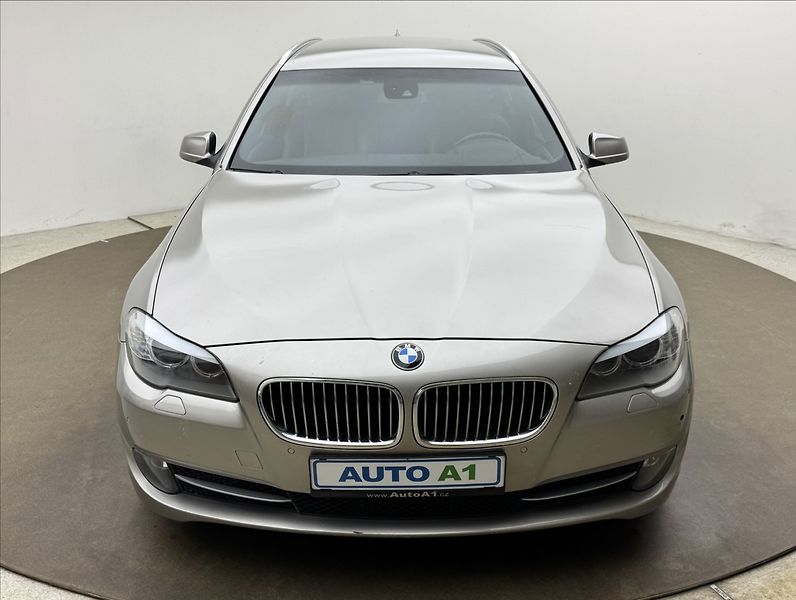 BMW Řada 5 3,0 30d 4X4 DPH LED KŮŽE TAŽNÉ - fotka 2 z 38