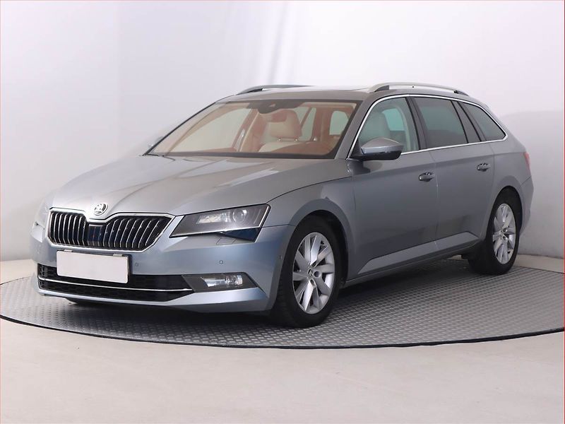 Škoda Superb (2019) 2.0 TDI, Automat, Kůže, Navi - fotka 2 z 21