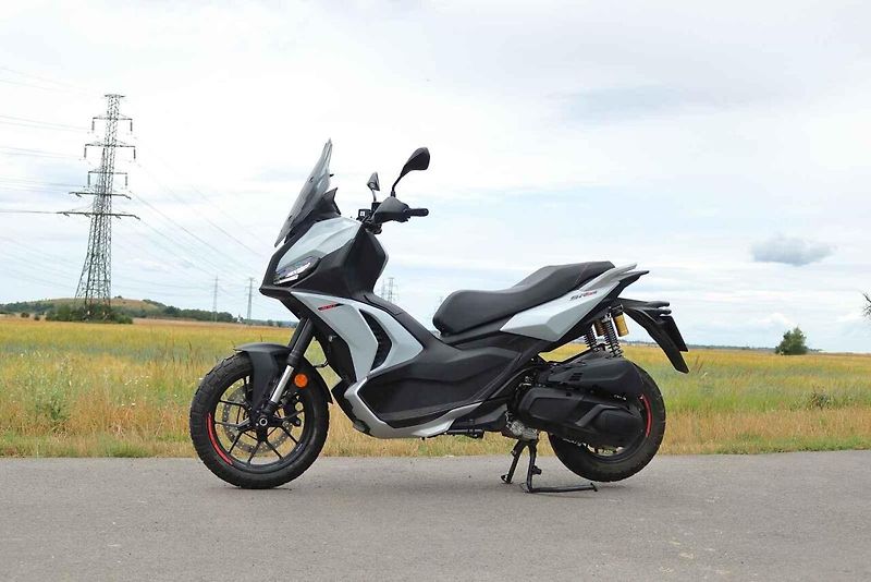 Aprilia SR GT400 se pokusí navázat na úspěch stopětadvacítky. Všechno nasvědčuje tomu, že se jí to podaří.