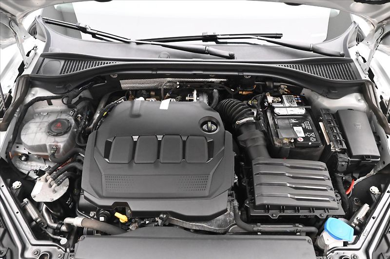 Škoda Superb 2,0 TDI 110 kW DSG Style Záruk - fotka 9 z 33