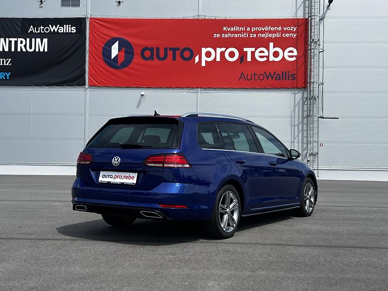 Volkswagen Golf 1.6TDI 85kW R-Line Virtual  - fotka 4 z 27