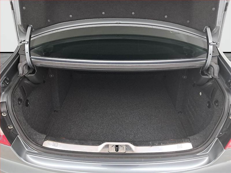 Škoda Superb (2012) Elegance 1.6 TDI, po STK - fotka 14 z 17