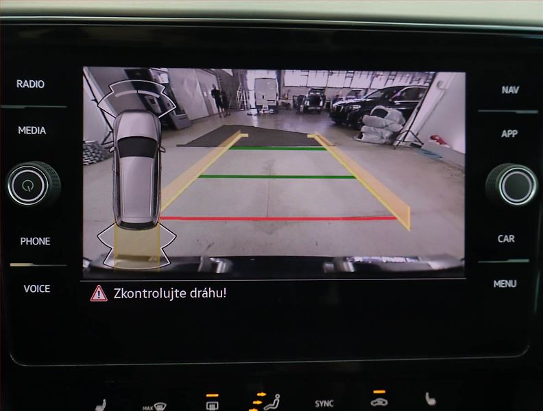 Volkswagen Passat (2021) Elegance 2.0 TDI - fotka 17 z 22