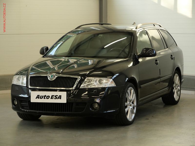 Škoda Octavia (2009) 2.0 TFSi, RS, xenon, autoAC - fotka 3 z 21