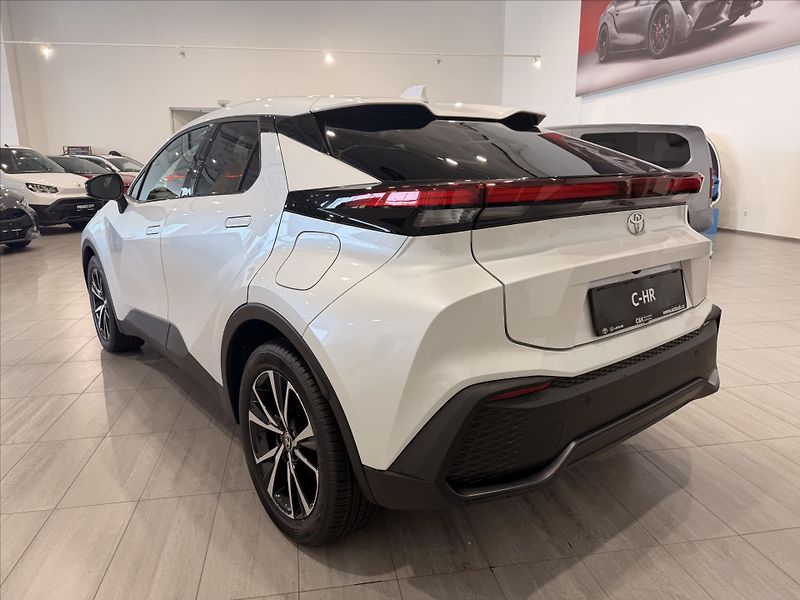 Toyota C-HR 1,8 Style  Hybrid (140k) - fotka 2 z 12