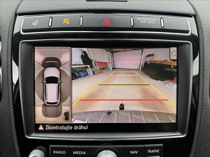 Volkswagen Touareg 3,0 ACC 360° TZ PEČLIVÝ SERVIS - fotka 23 z 49