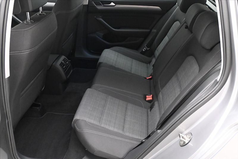 Volkswagen Passat 1,5 TSI 110 kW Business Záruka - fotka 14 z 31