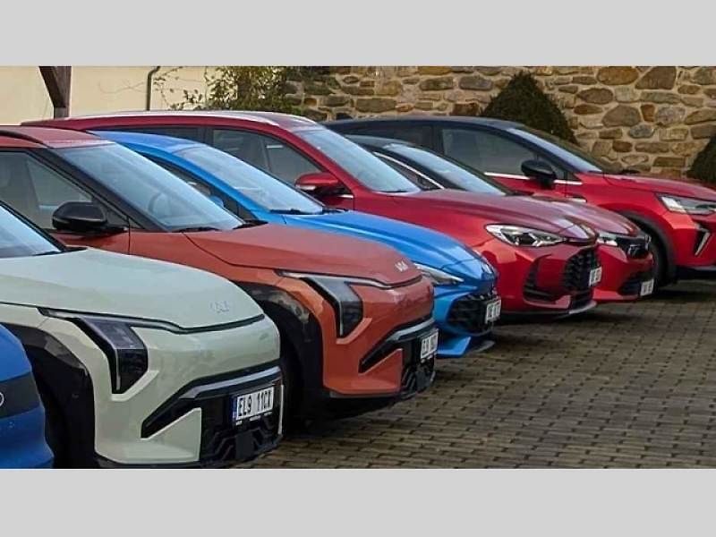 Anketa Auto roku 2025 dospěla do fáze výběru nejlepšího vozu z pěti finalistů