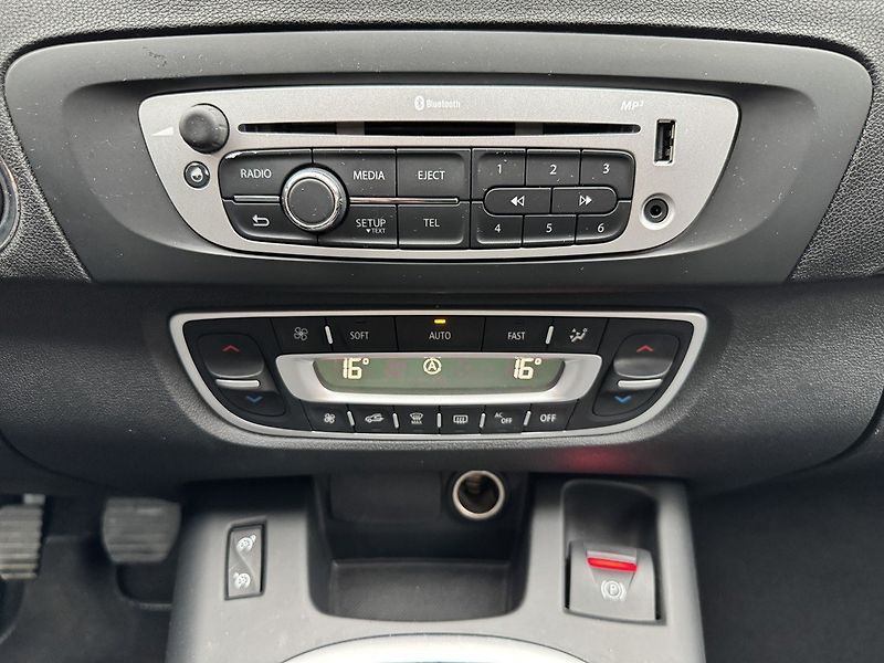 Renault Scénic (2013) 1.5dCi Digi Klima Polokůže - fotka 11 z 48