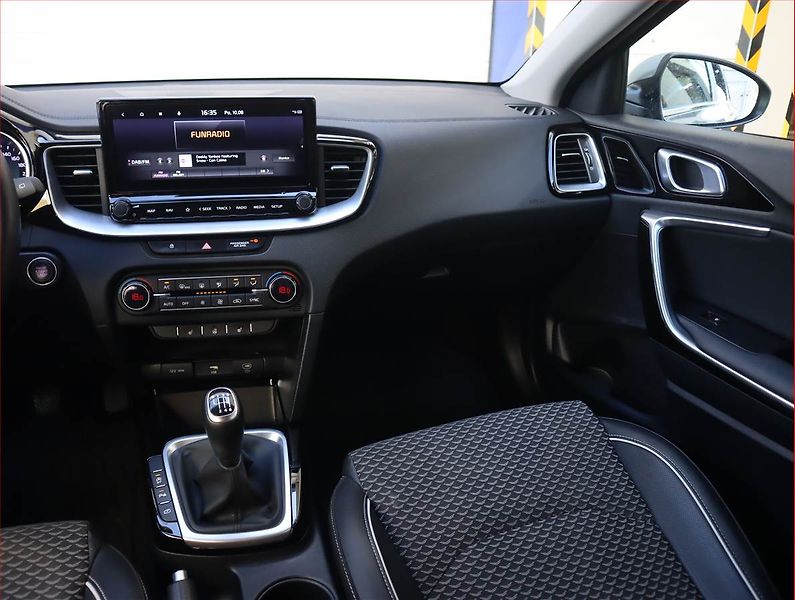 Kia Ceed (2023) 1.5 T-GDI, Serv.kniha, Navi - fotka 8 z 22
