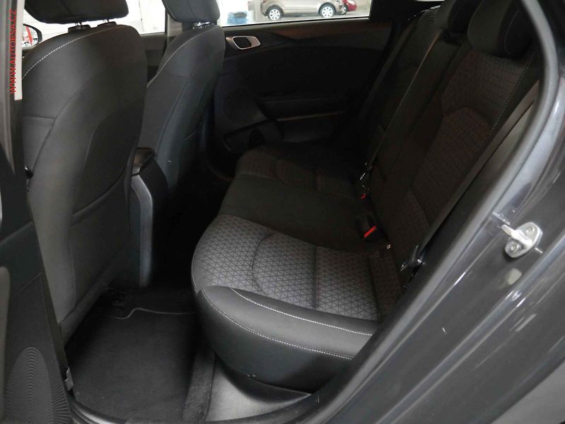 Kia Ceed (2018) 1.6 CRDi, ČR, Navi, kamera - fotka 10 z 17