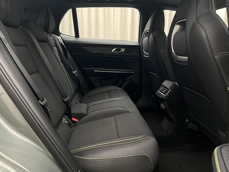 Lynk & Co 01 CORE PHEV AUT CZ 1.maj - fotka 19 z 48