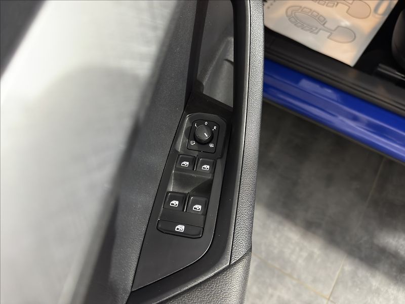Škoda Karoq 2,0   TDI DSG 4X4 VIRTUAL ACC - fotka 7 z 33