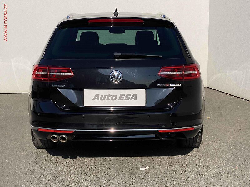 Volkswagen Passat (2015) 2.0 TDi, R-Line, DSG, LED - fotka 5 z 19