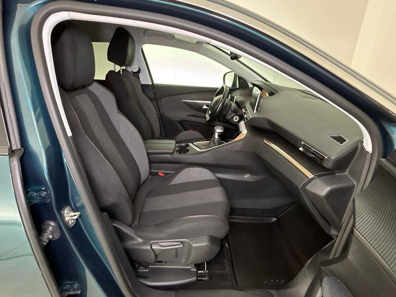 Peugeot 5008 Active, 7 míst - fotka 37 z 56