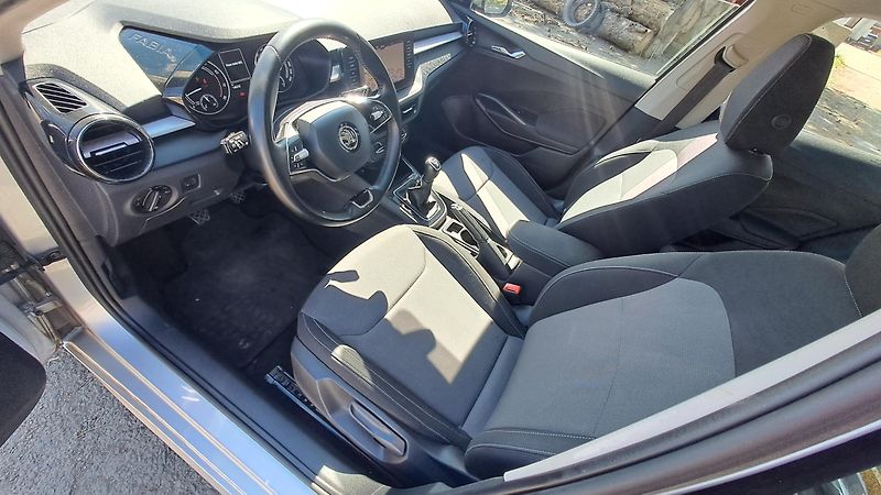 Škoda Fabia 1.0 TSI Comfort+NAVI - fotka 18 z 26