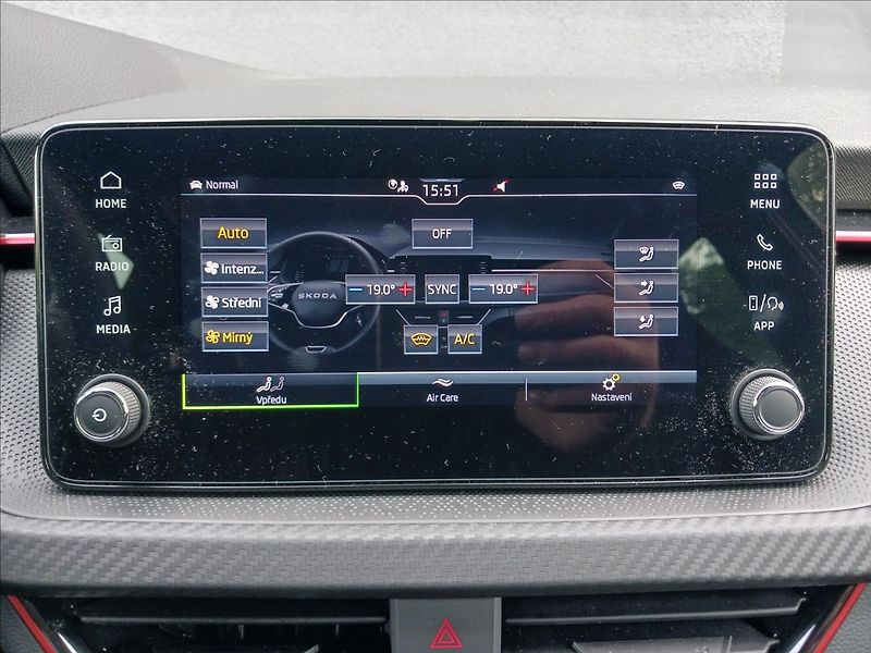 Škoda Scala 1,5 110 kW MONTE CARLO - fotka 21 z 31