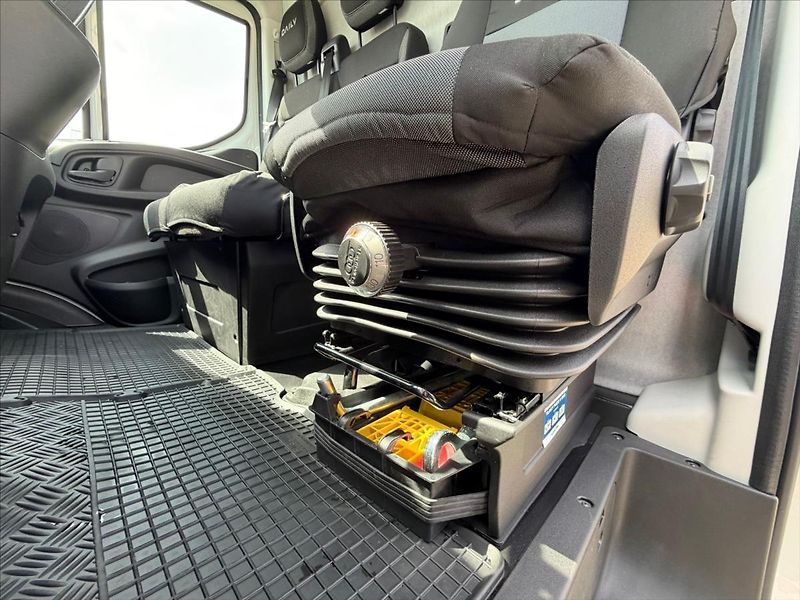 Iveco Daily 3,0 35S18HA8 SKŘÍŇ  ČELO  35s1 - fotka 32 z 39