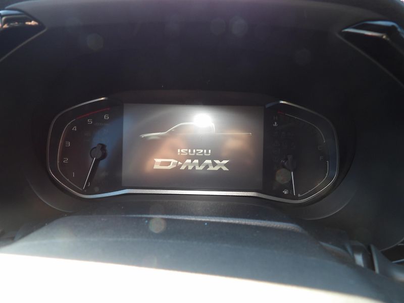 Isuzu D-Max (2026) V-Cross 1.9L 163K 4x4 6st. A/T - fotka 21 z 46