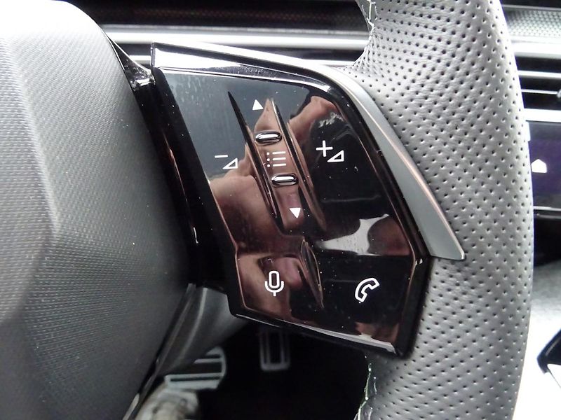 Peugeot 5008 (2024) e-GT 157 kW/210k (Bat. 73kWh) - fotka 17 z 60