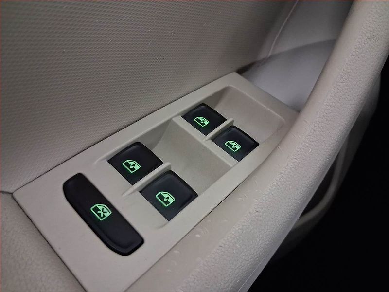 Škoda Rapid (2016) Spaceback 1.4 TSI, Automat - fotka 16 z 17