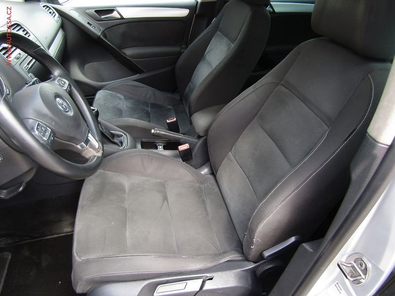 Volkswagen Golf (2008) 2.0TDi, Highline - fotka 9 z 17
