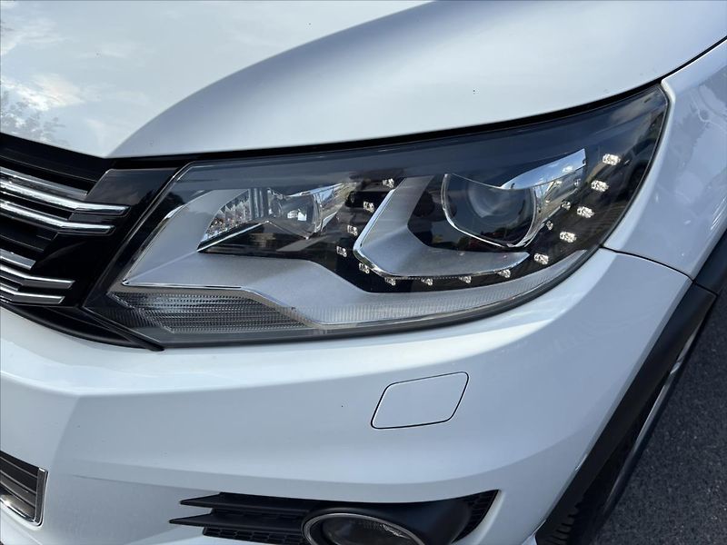Volkswagen Tiguan 2,0 TSi 4x4 AT R-Line TOP STAV - fotka 33 z 40