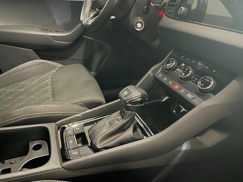 Škoda Karoq (2021) Sportline 1.5 TSI 110kW DSG - fotka 29 z 30