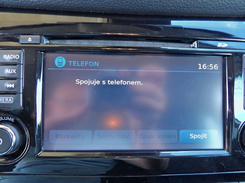 Nissan Qashqai 1.6dCi 4WD Tažné Kamera ČR - fotka 11 z 33