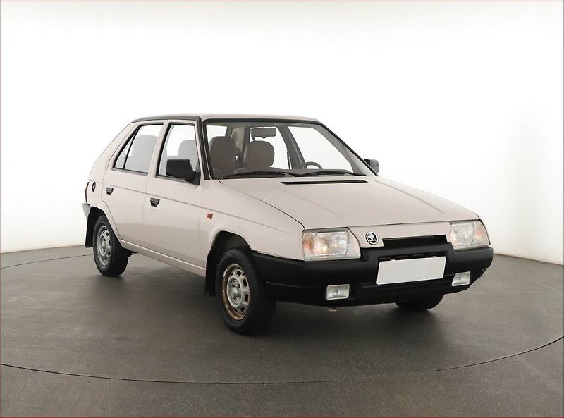 Škoda Favorit (1990) 1.3 136 , Serv.kniha - fotka 1 z 14