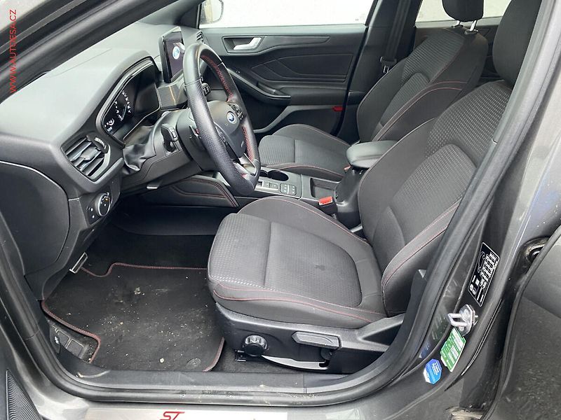 Ford Focus (2018) 1.5 TDCi, AT, headUP - fotka 9 z 20
