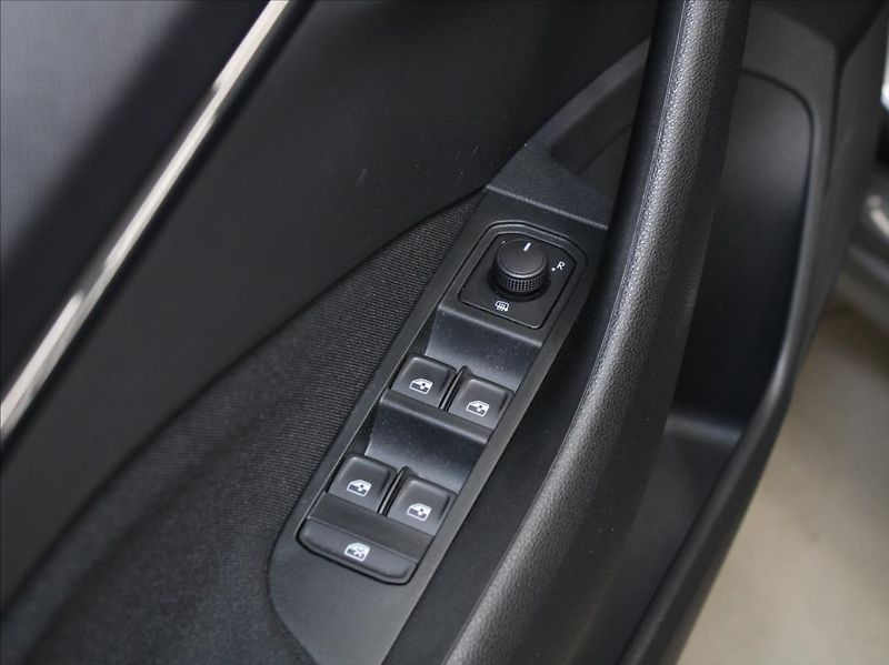 Škoda Kamiq 1,0 TSi 85kW Sel. 5L.Záruka - fotka 18 z 24