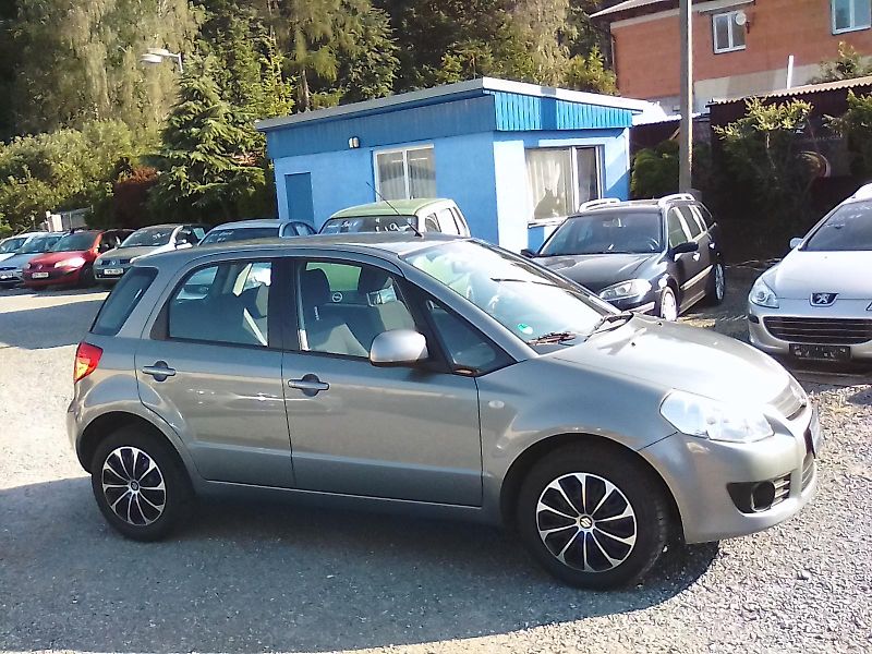 Suzuki SX4 (2008) 1.5i , kola navíc - fotka 9 z 33