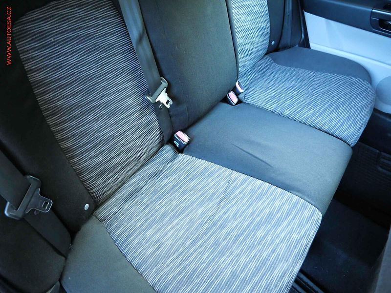Kia Ceed (2009) 1.4CVVT, ČR, AC, park.čidla - fotka 12 z 20