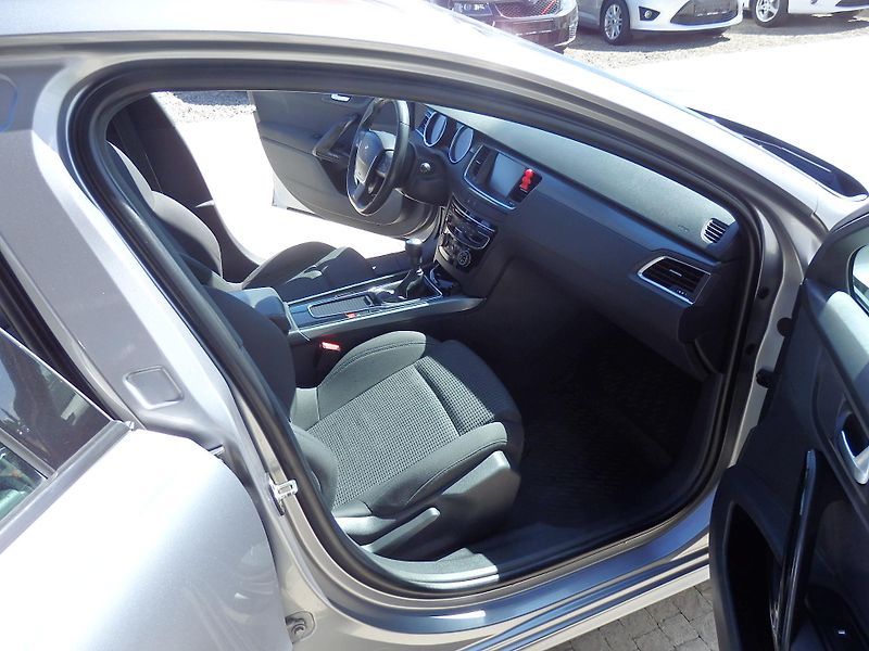 Peugeot 508 2.0 HDI 110 kW PANORAMA, NAVI - fotka 10 z 16