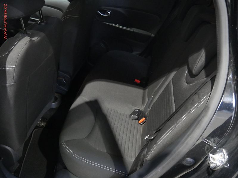 Renault Clio (2017) 1.2 TCe, Navi, TZ, park.čidla - fotka 10 z 18