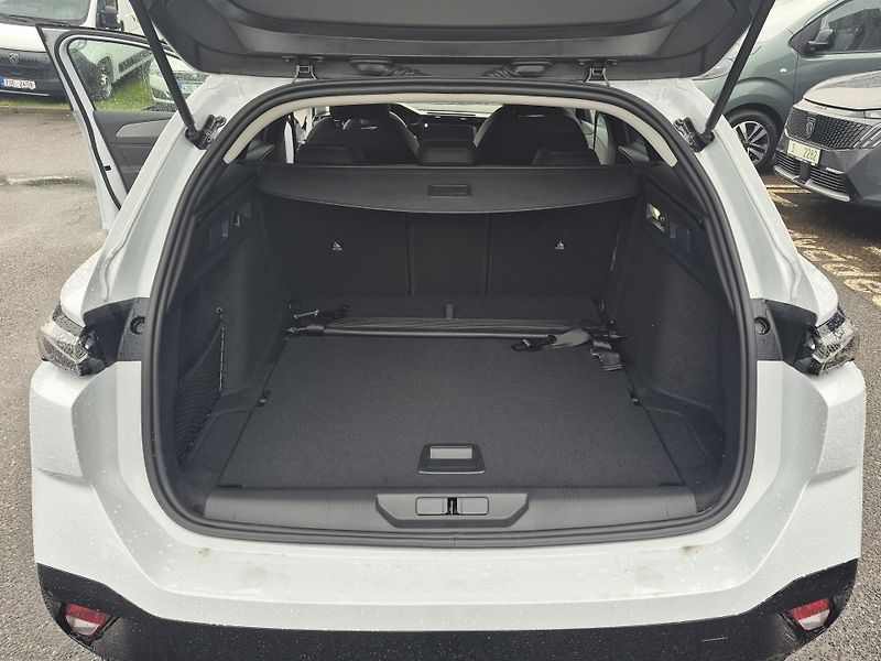 Peugeot 308 (2026) SW ALLURE Hybrid 145 e-DCS6 - fotka 12 z 23