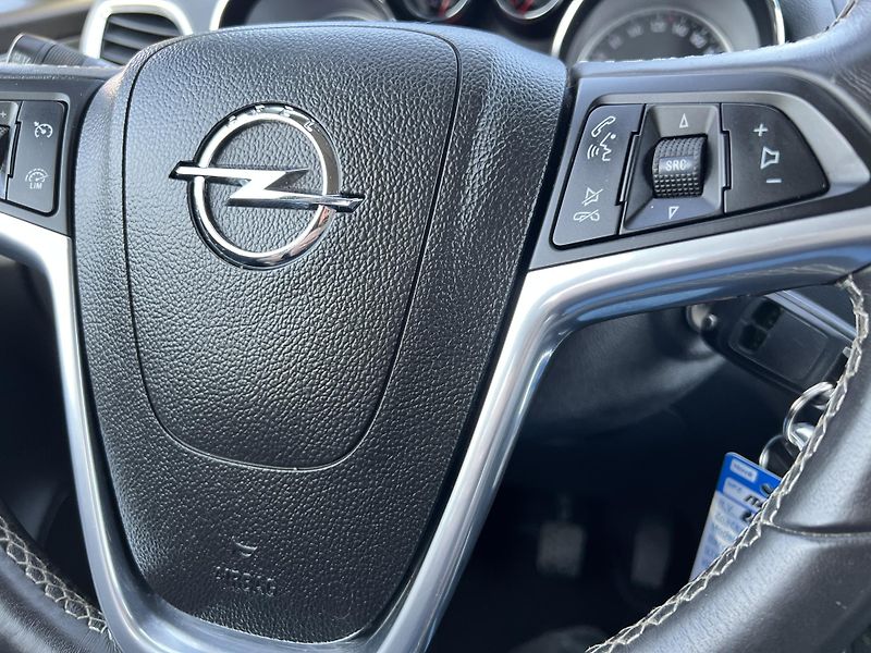 Opel Mokka 1.4T COSMO 4x4 NAVI KAMERA - fotka 17 z 44