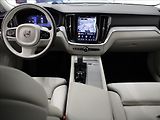 Volvo V60 2,0 B4 PLUS Dark 8880km! ČR - náhled 8
