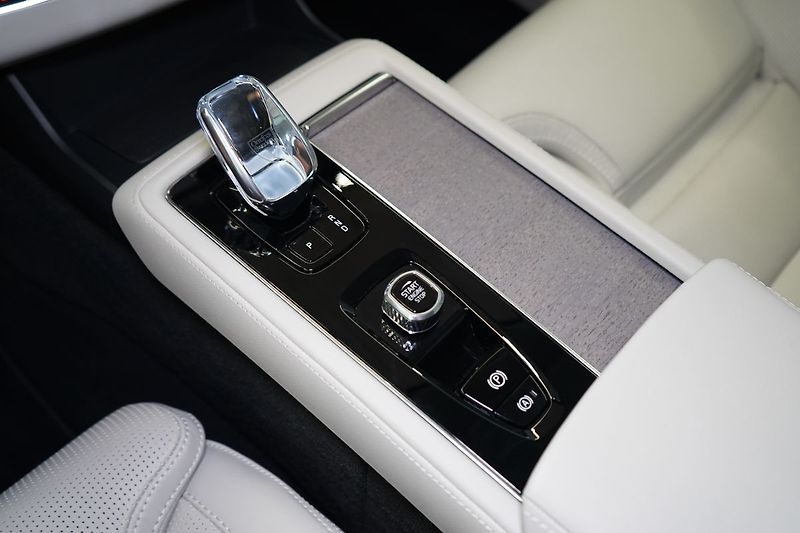 Volvo XC90 B5 PLUS Bright Vzduch, 360° - fotka 40 z 50