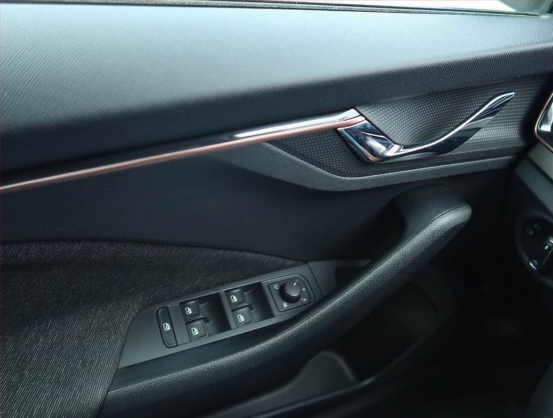 Škoda Kamiq (2021) Style 1.0 TSI, Serv.kniha - fotka 17 z 19