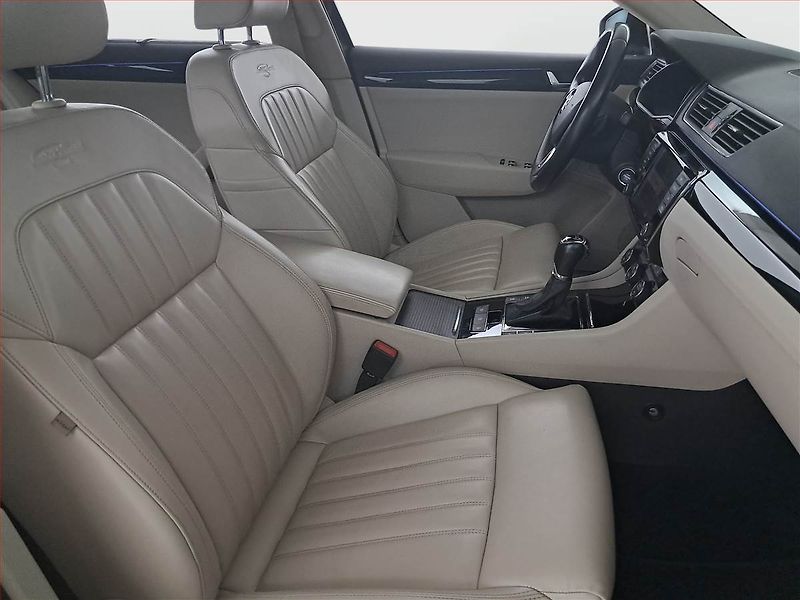 Škoda Superb (2015) Laurin&Klement 2.0 TDI - fotka 9 z 30