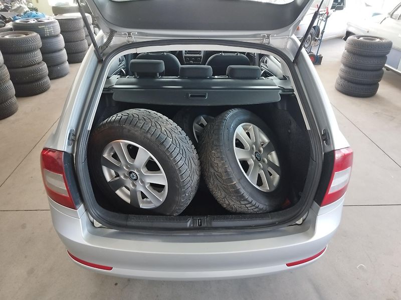 Škoda Octavia (2010) 1,6TDi 77KW KLIMA ALU NAVI - fotka 11 z 21