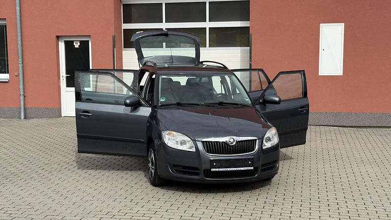 Škoda Fabia (2010) 1.4 16V*63kW*AMBIENTE*PĚKNÁ* - fotka 19 z 21
